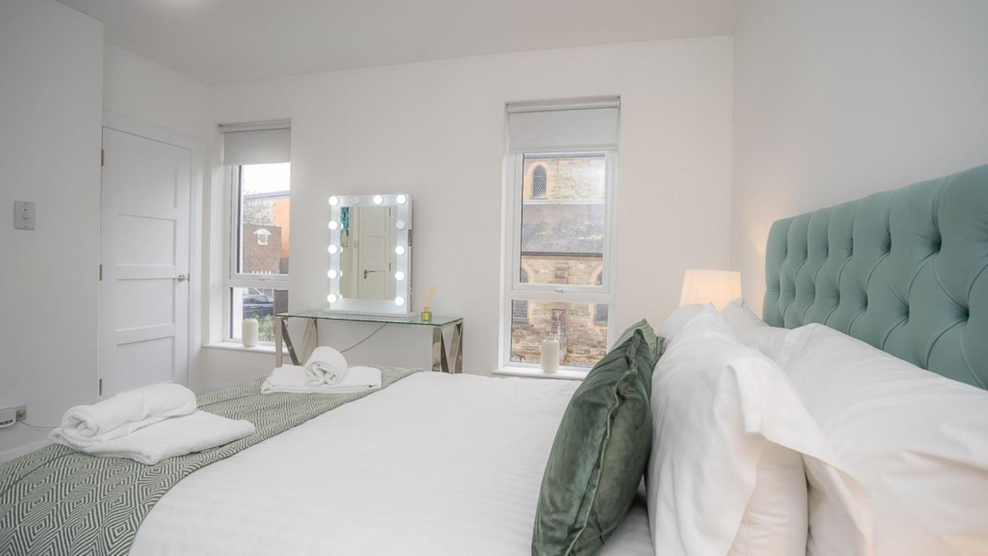 Luxury 4 Bdr House By Breaks Hébergement de vacances *