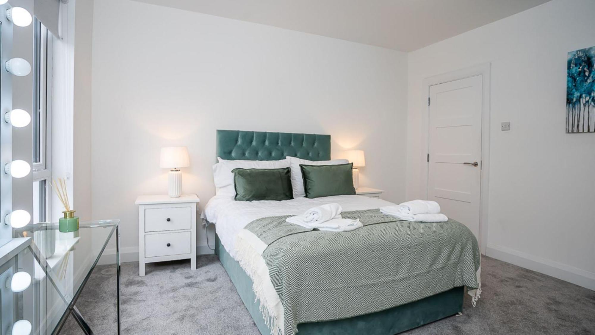 Luxury 4 Bdr House By Breaks Hébergement de vacances