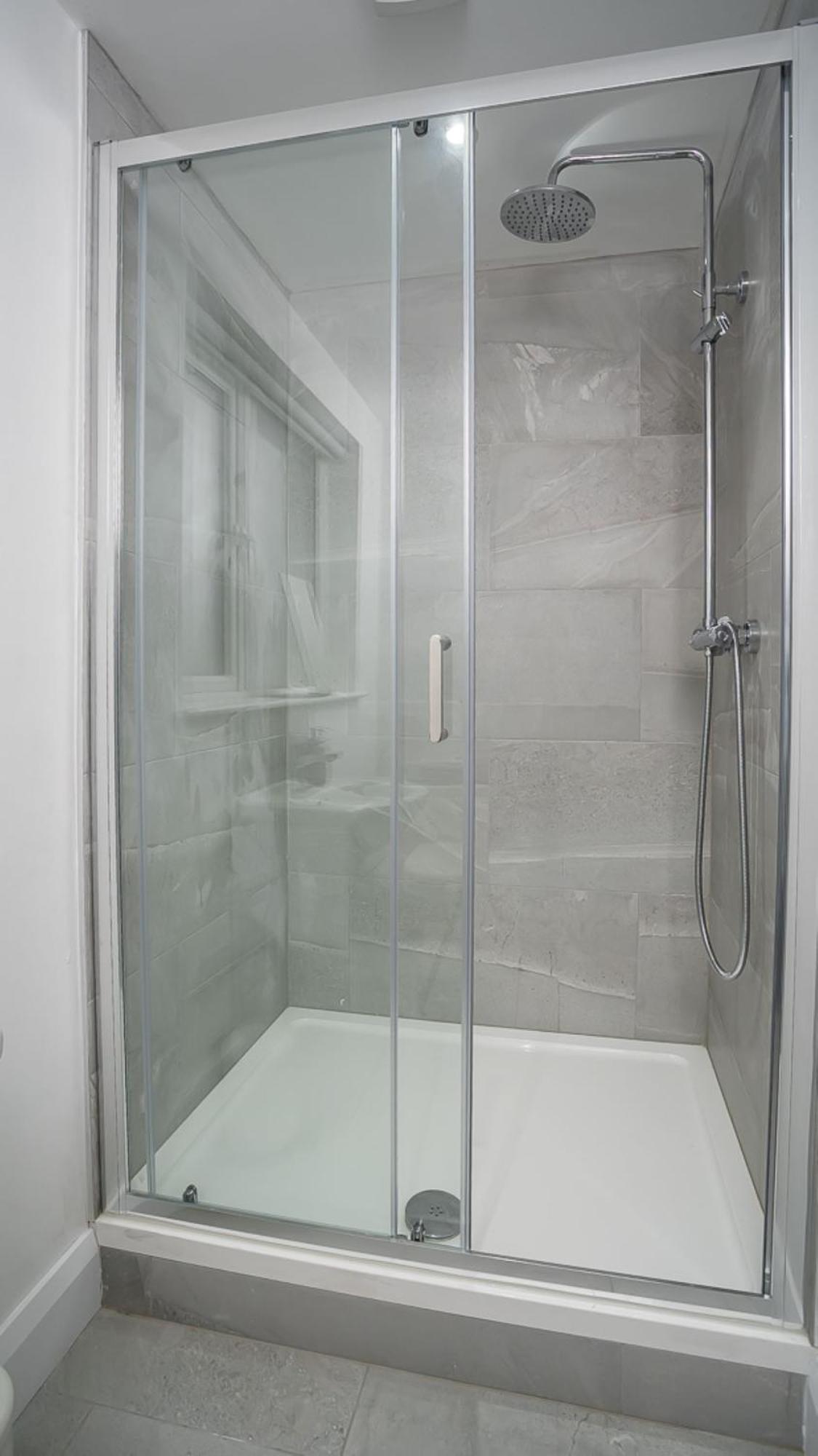 Luxury 4 Bdr House By Breaks Hébergement de vacances